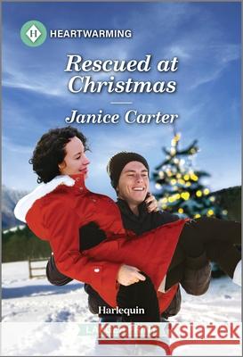 Rescued at Christmas: A Clean and Uplifting Romance Janice Carter 9781335051325 Harlequin Heartwarming Larger Print - książka