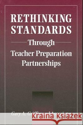 Rethinking Standards Through Teacher Preparation Partnerships Gary A. Griffin 9780791454404 State University of New York Press - książka