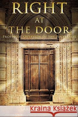 Right at the Door Larry L. Ungar 9781615794218 Xulon Press - książka