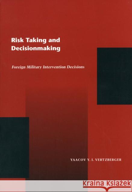 Risk Taking and Decision Making: Foreign Military Intervention Decisions Vertzberger, Yaacov Y. I. 9780804727471 Stanford University Press - książka