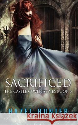 Sacrificed (Book Six of the Castle Coven Series): A Witch and Warlock Romance Novel Hazel Hunter 9781514251751 Createspace - książka