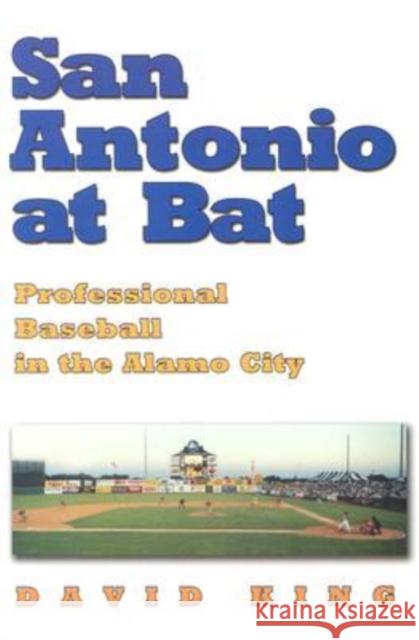 San Antonio at Bat: Professional Baseball in the Alamo City King, David 9781585443765 Texas A&M University Press - książka