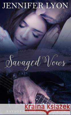 Savaged Vows: Savaged Illusions Trilogy Book 2 Jennifer Lyon 9780998459530 Jennifer Apodaca - książka