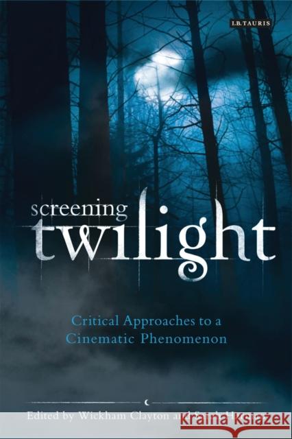 Screening Twilight: Critical Approaches to a Cinematic Phenomenon Clayton, Wickham 9781780766652 I. B. Tauris & Company - książka