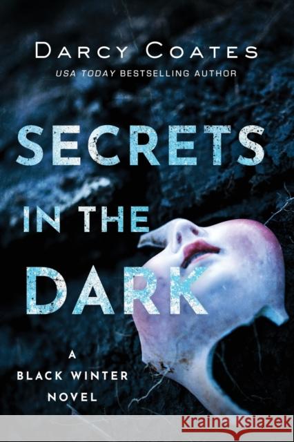 Secrets in the Dark Coates, Darcy 9781728220192 Poisoned Pen Press - książka