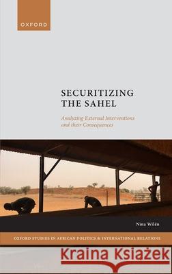 Securitizing the Sahel Nina (Director of the Africa Programme, Director of the Africa Programme, Egmont Royal Institute for International Relat 9780198980674 Oxford University Press - książka