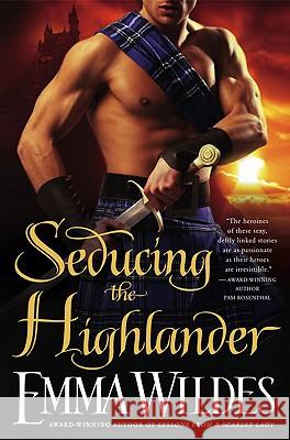 Seducing the Highlander Emma Wildes 9780451229823 New American Library - książka