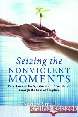 Seizing the Nonviolent Moments Nancy Small Mary Lou Kownacki 9781625647566 Cascade Books - książka