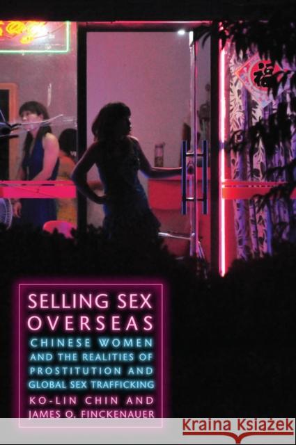 Selling Sex Overseas: Chinese Women and the Realities of Prostitution and Global Sex Trafficking Chin, Ko-Lin 9780814772584 New York University Press - książka