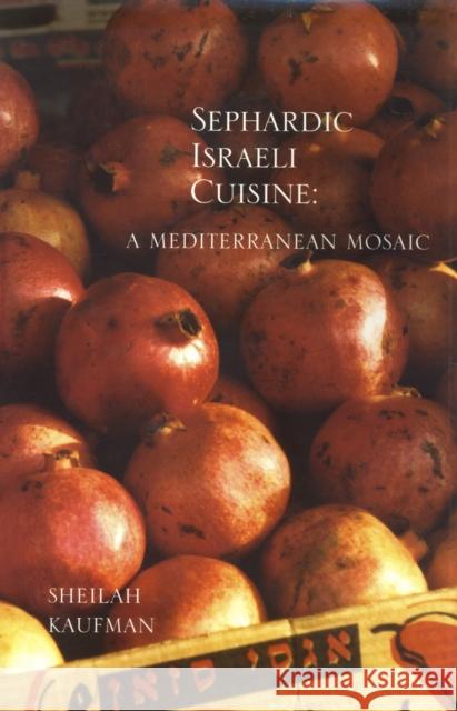 Sephardic Israeli Cuisine: A Mediterranean Mosaic Sheilah Kaufman 9780781813105 Hippocrene Books - książka