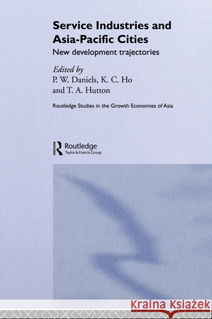 Service Industries and Asia Pacific Cities : New Development Trajectories Peter W. Daniels Kong Chong Ho Tom Hutton 9780415513951 Routledge - książka