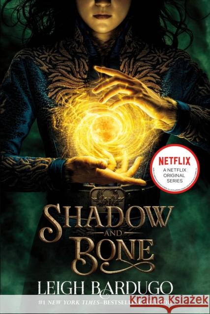 Shadow and Bone Leigh Bardugo 9781250777881 Henry Holt and Co. (BYR) - książka