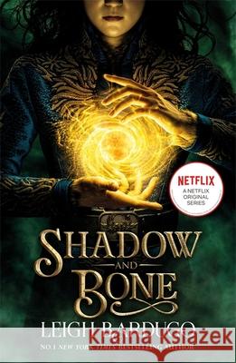 Shadow and Bone: A Netflix Original Series: Book 1 Leigh Bardugo 9781510109063 Hachette Children's Group - książka