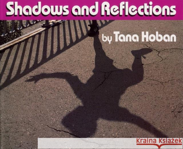 Shadows and Reflections Tana Hoban Tana Hoban 9780688070892 Greenwillow Books - książka