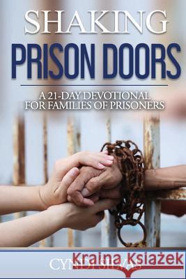 Shaking Prison Doors: A 21-Day Devotional for Families of Prisoners Cyndi Silvas 9781539426905 Createspace Independent Publishing Platform - książka