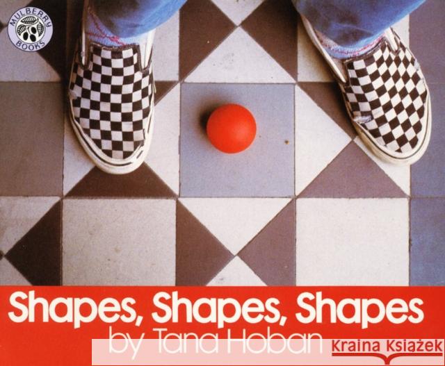 Shapes, Shapes, Shapes Tana Hoban 9780688147402 Mulberry Books - książka