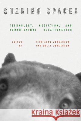 Sharing Spaces: Technology, Mediation, and Human-Animal Relationships Finn Arne Jorgensen Dolly Jorgensen 9780822948308 University of Pittsburgh Press - książka