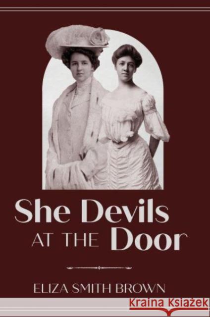 She Devils at the Door Eliza Smith Brown 9780887486982 Carnegie-Mellon University Press - książka