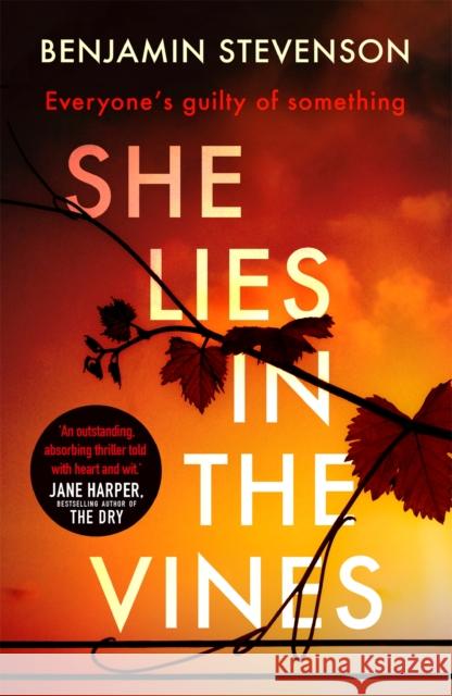 She Lies in the Vines: An atmospheric novel about our obsession with true crime Benjamin Stevenson 9781529353280 Hodder & Stoughton - książka