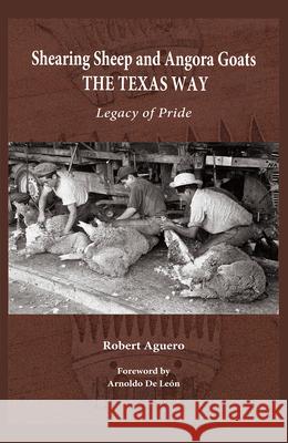 Shearing Sheep and Angora Goats the Texas Way Volume 20: Legacy of Pride Arnoldo De Leon 9781648431609 Texas A&M University Press - książka