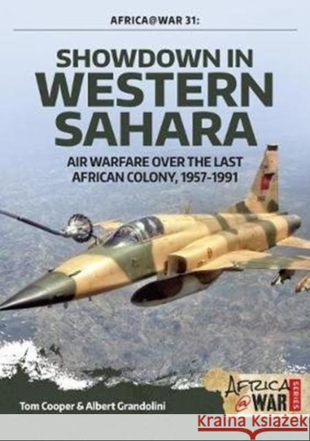 Showdown in Western Sahara: Air Warfare Over the Last African Colony: Volume 1 - 1945-1975 Albert Grandolini 9781912390359 Helion & Company - książka
