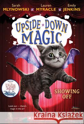 Showing Off (Upside-Down Magic #3): Volume 3 Mlynowski, Sarah 9780545800532 Scholastic Press - książka