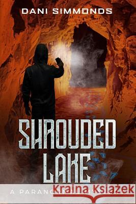 Shrouded Lake: A Paranormal Mystery Dani Simmonds 9781733838016 Dani Simmonds - książka