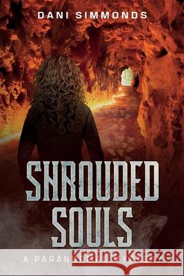 Shrouded Souls - A Paranormal Mystery: A Paranormal Mystery Dani Simmonds 9781733838054 Dani Simmonds - książka