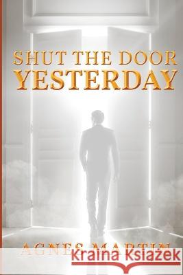 Shut the Door on Yesterday Agnes Martin 9781959761228 Readersmagnet LLC - książka