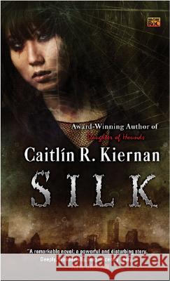 Silk Caitlin R. Kiernan 9780451456687 Roc - książka