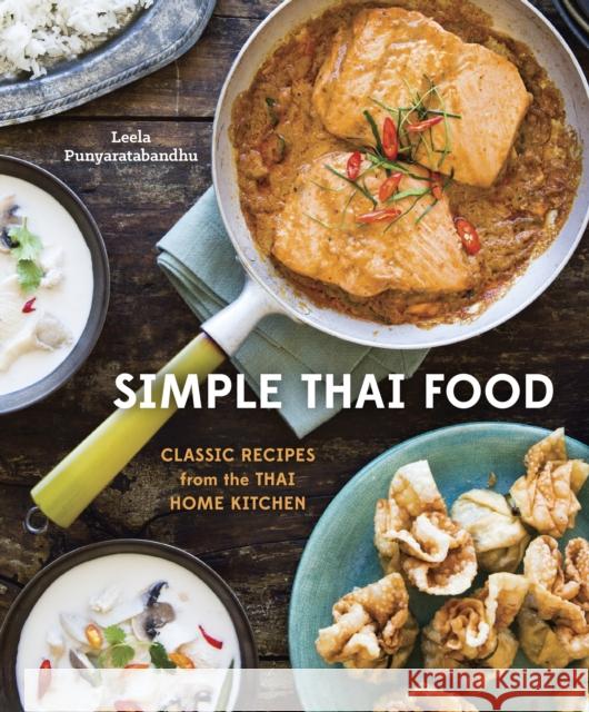 Simple Thai Food: Classic Recipes from the Thai Home Kitchen [A Cookbook] Punyaratabandhu, Leela 9781607745235 Random House USA Inc - książka