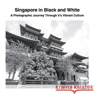 Singapore in Black and White: A Photographic Journey Through it\'s Vibrant Culture David Sechovicz 9781470929770 Lulu.com - książka