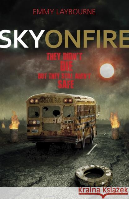 Sky on Fire Emmy Laybourne 9781444914726 HODDER CHILDREN'S - książka