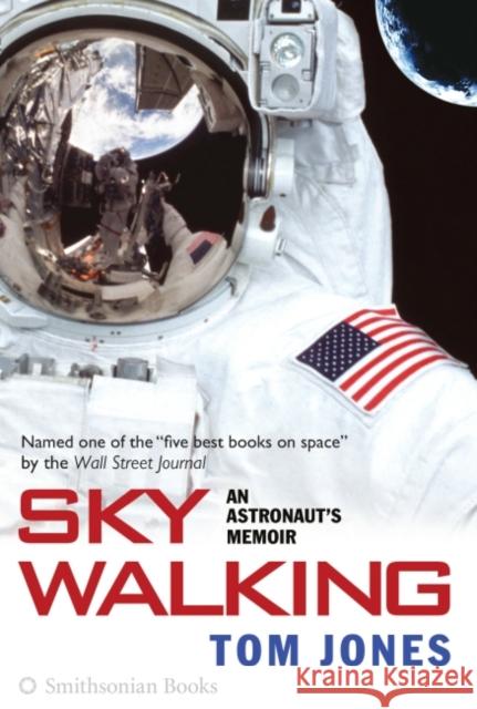 Sky Walking: An Astronaut's Memoir Tom Jones 9781588344045 Smithsonian Books - książka