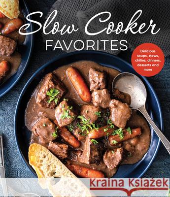 Slow Cooker Favorites: Delicious Soups, Stews, Chilies, Dinners, Desserts and More Publications International Ltd 9781639389476 Publications International, Ltd. - książka