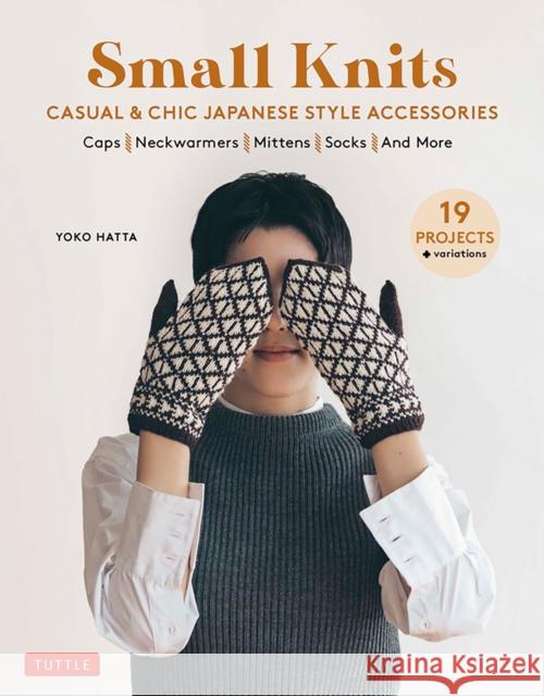 Small Knits: Casual & Chic Japanese Style Accessories: (19 Projects + Variations) Hatta, Yoko 9780804854108 Tuttle Publishing - książka