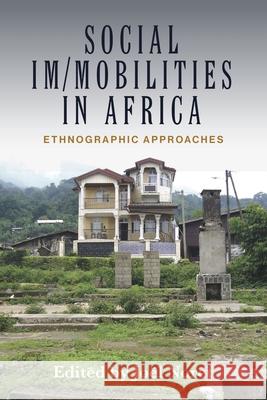 Social Im/Mobilities in Africa: Ethnographic Approaches Jo Noret 9781789204858 Berghahn Books - książka