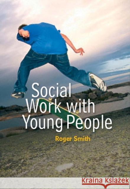Social Work with Young People Roger Smith 9780745639123 Polity Press - książka