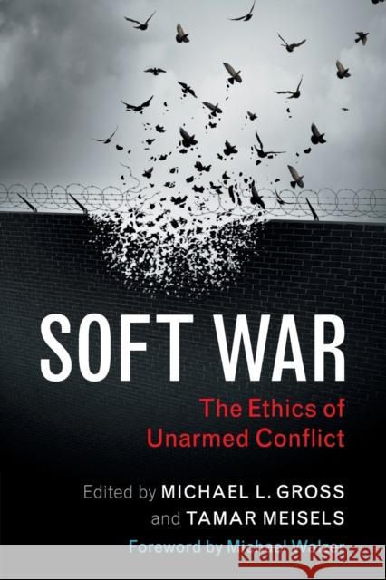 Soft War: The Ethics of Unarmed Conflict Michael L. Gross Tamar Meisels Michael Walzer 9781107584785 Cambridge University Press - książka