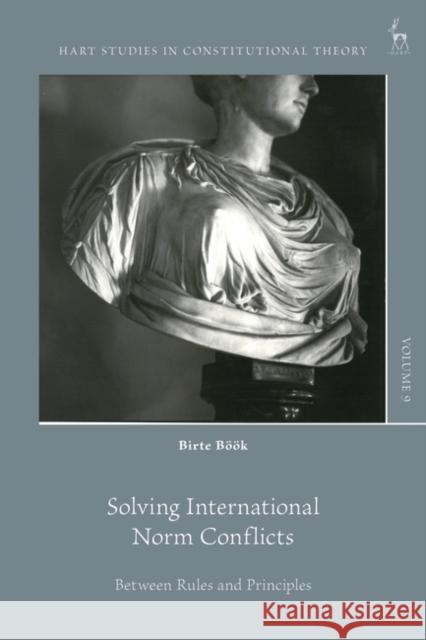 Solving International Norm Conflicts: Between Rules and Principles Birte Böök (Utrecht University, the Netherlands) 9781509961597 Bloomsbury Publishing PLC - książka