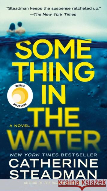 Something in the Water Catherine Steadman 9781984820532 Ballantine Books - książka