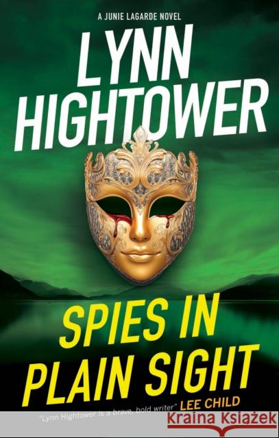 Spies in Plain Sight Lynn Hightower 9781448313983 Severn House - książka