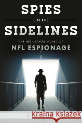 Spies on the Sidelines: The High-Stakes World of NFL Espionage Kevin Bryant 9781538166376 Rowman & Littlefield Publishers - książka