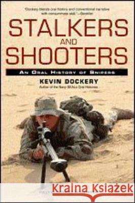 Stalkers and Shooters: A History of Snipers Kevin Dockery 9780425215425 Berkley Caliber - książka