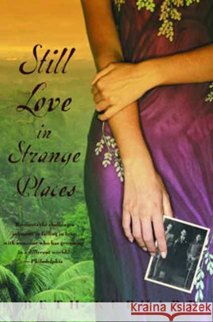 Still Love in Strange Places (Revised) Kephart, Beth 9780393324471 W. W. Norton & Company - książka