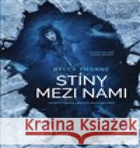 Stíny mezi námi  8596978583680 Bontonfilm - książka