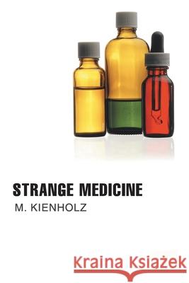 Strange Medicine Mary Kienholz 9780595423378 iUniverse - książka