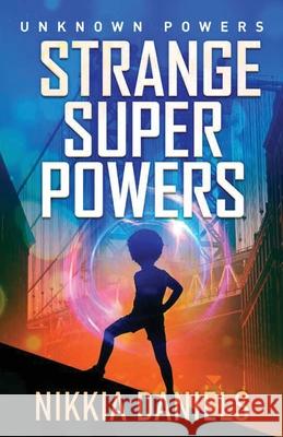Strange Super Powers: Unknown Powers Nikkia Daniels 9781662918117 Gatekeeper Press - książka