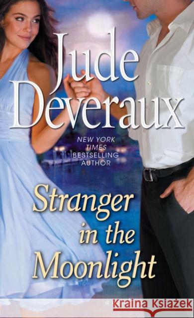 Stranger in the Moonlight Jude Deveraux 9781416509752 Pocket Books - książka