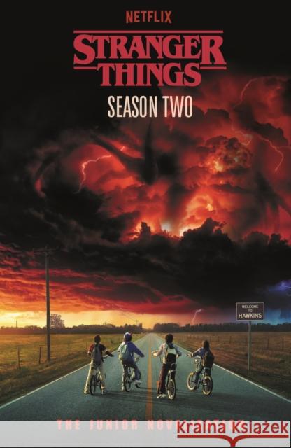 Stranger Things: Season Two: The Junior Novelisation Stranger Things 9780241806760 Penguin Random House Children's UK - książka